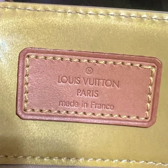 Authentic Louis Vuitton Monogram Vernis Reade MM Tote Bag - Picture 11 of 13